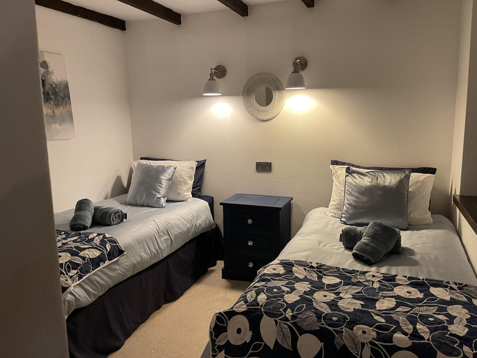 Bedroom 3, Stunning 4 Bed Pet Friendly Cottage With Hot Tub, Cornwall