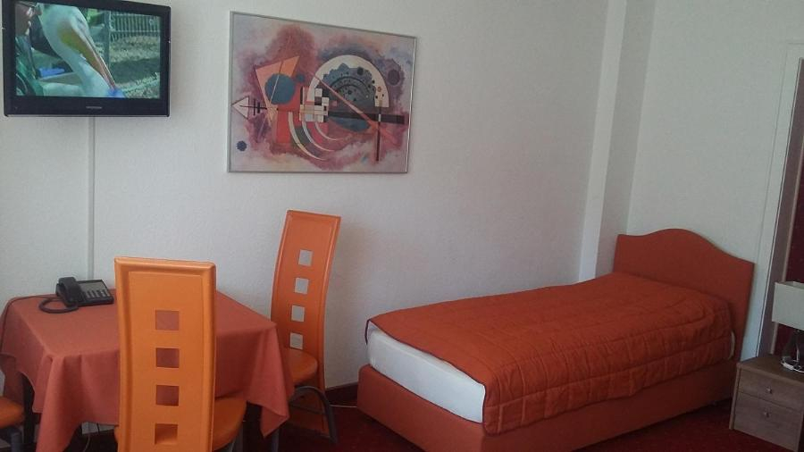 Bedroom 4, Hotel Am Ufer, Trier