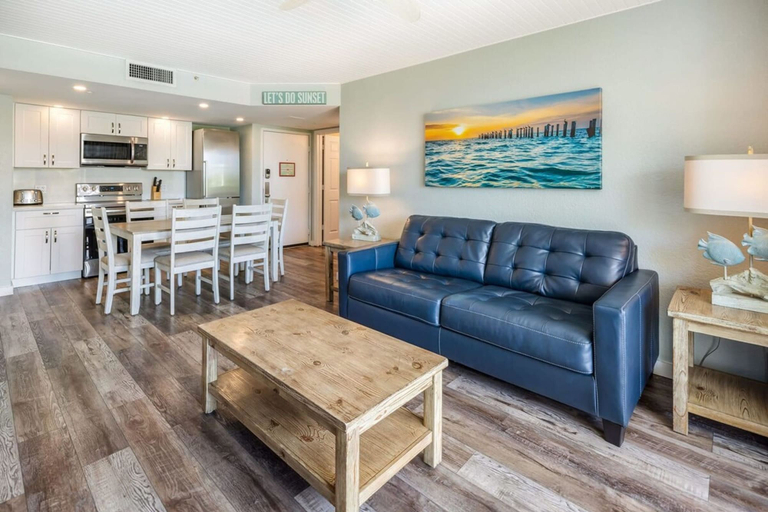 Room 3, St Martin Suite Beautifully Updated Pool View, Monroe