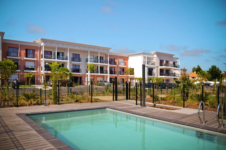 Pool 5, Coastal Stay With Pool in La Baule, Loire-Atlantique