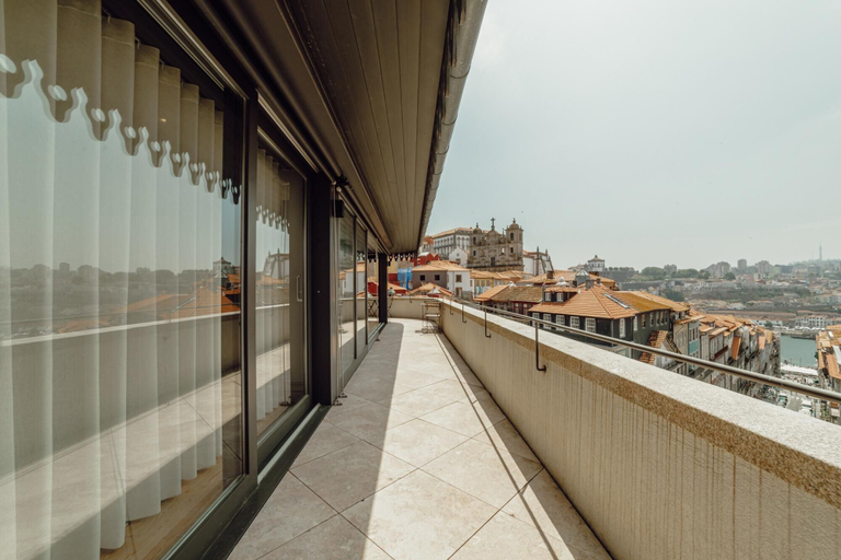 Room 3, Downtown Penthouse With River View by Vacationy, Porto