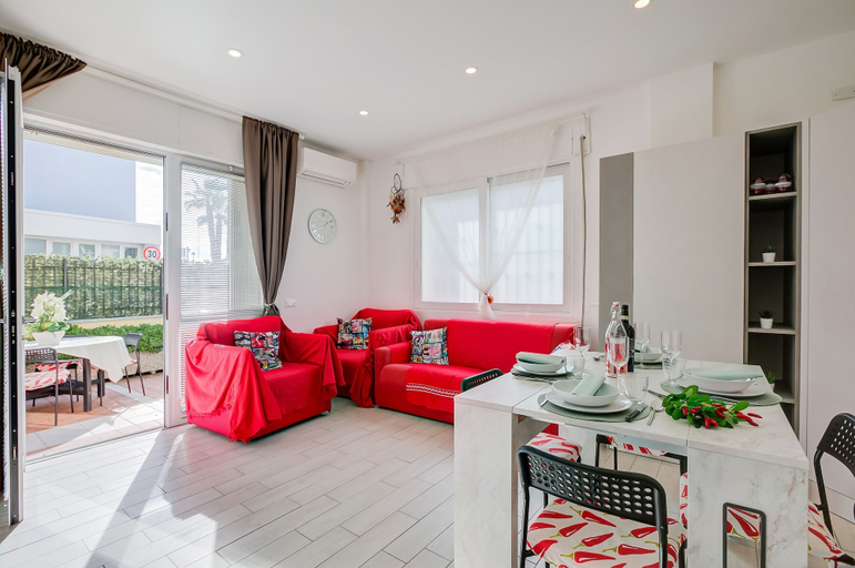 Room 5, Serafina Beach House, Imperia