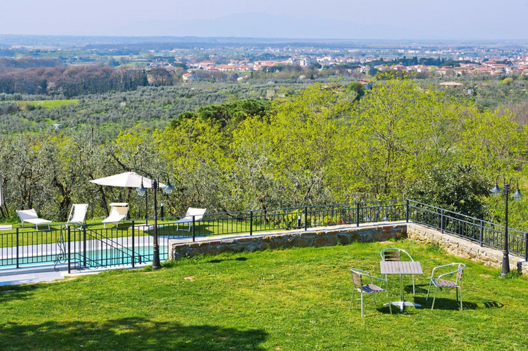 Pool 5, Beautiful Apartment in Lamporecchio, Pistoia