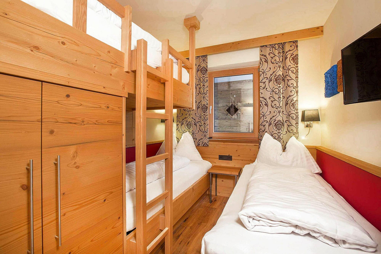 Bedroom 2, Chalet in Konigsleiten With Mountain Views & Spa, Zell am See