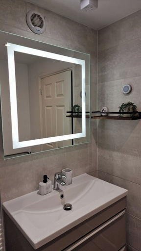 Bathroom 2, Strood Home-sleeps 6-great for Groups & Families, Medway