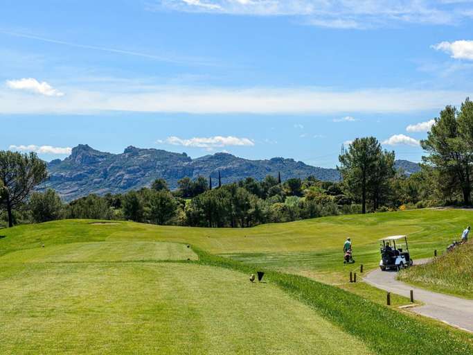Golf 3, Relaxing La Motte Hideaway for a Group, Var