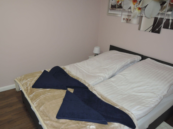 Bedroom 2, Family House in Wapnica by Emerald Lake, Kamień