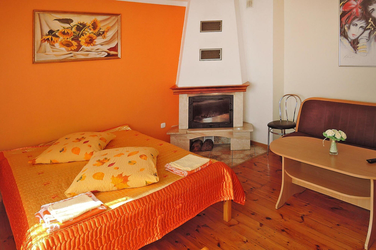 Room 3, Holiday Home in Kolczewo by the Lake, Kamień