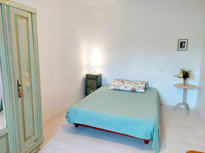 Room 4, Holiday Home With sea Views, Tregarvan, Finistère