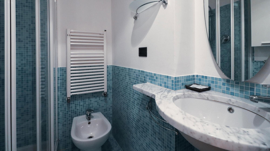 Room 2, Marsala 11 - Rapallo, Genova