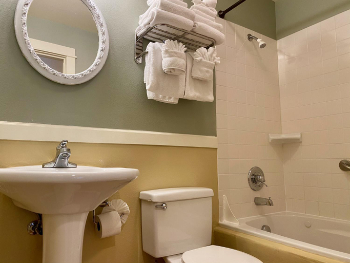 Others 4, Lighthouse Inn, Clatsop