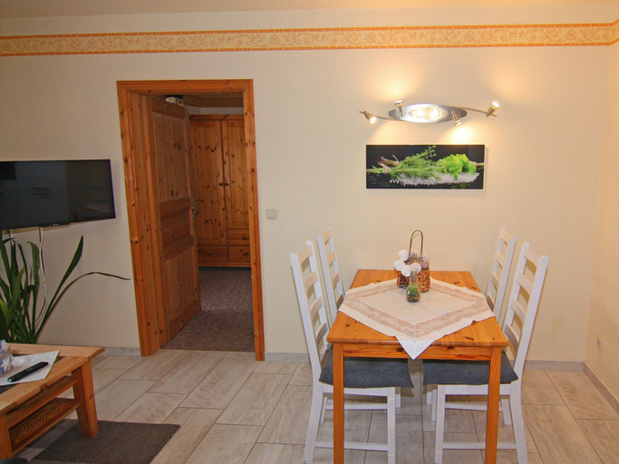 Dining 5, Einladende Ferienwohnung am Achterwasser in Lutow, Vorpommern-Greifswald