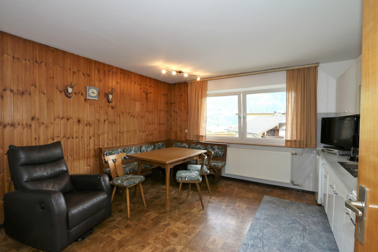 Dining 3, Chalet in Fugen Near Spieljochbahn, Schwaz