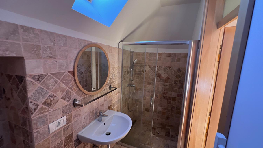 Bedroom 5, Complexul Turistic Casutele din gradina: Casuta cu Stuf, Marga