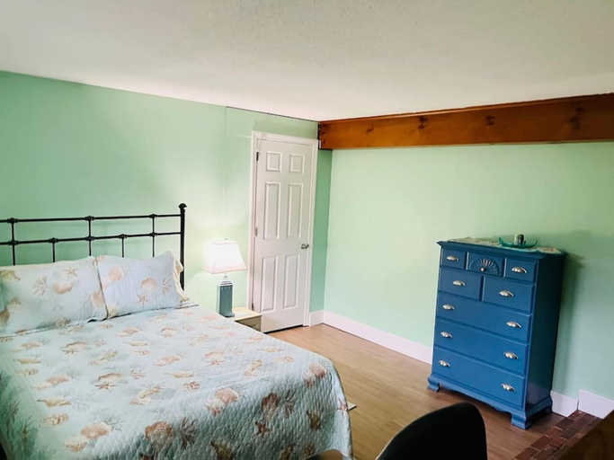 Bedroom 3, Hadley Amherst Location Explore the Valley Colleges, Hampshire