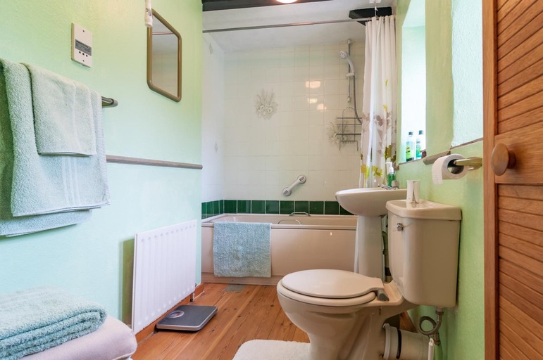 Bathroom 2, Kilna BnB, Cornwall