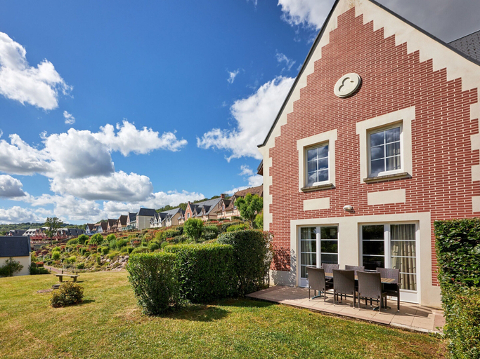 Exterior 4, Terraced House in Residence & Spa With Common Pool and Sauna, Houlgate, Calvados