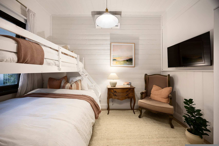 Room 2, Bella s Cottage Spa Sauna Large Groups, Yarra Ranges - North