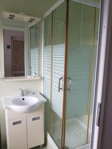 Bathroom 3, Pensiunea Agroturistica Piscul Soarelui, Godeni