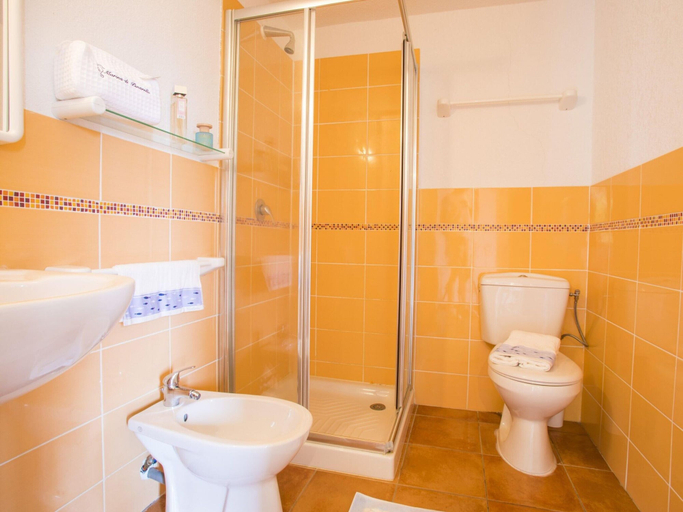 Bathroom, Apartment in Pinarellu Near Beach & Pool, Corse-du-Sud