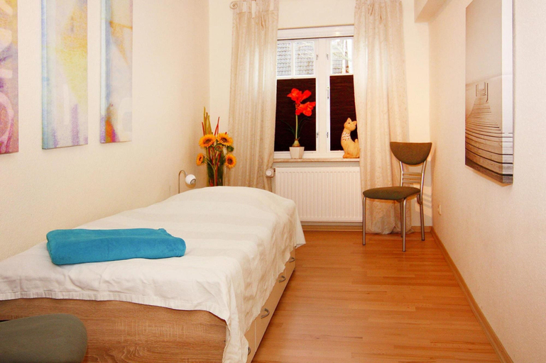 Room 4, Ferienhaus in Rehm-flehde-bargen mit Gemeinsamer Sauna, Dithmarschen