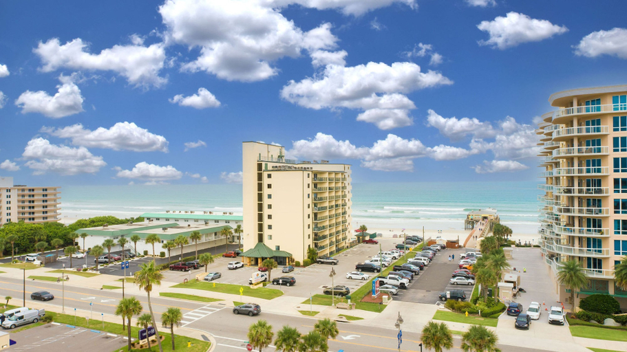 Room 3, Ocean View Suite w Pool Hot Tub Beach Access, Volusia