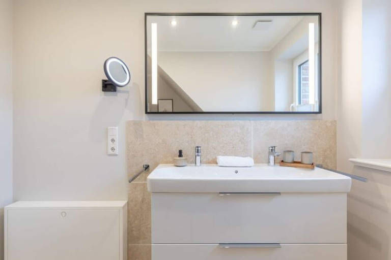 Bathroom 3, Moderne Doppelhaushalfte in Niebull, Nordfriesland