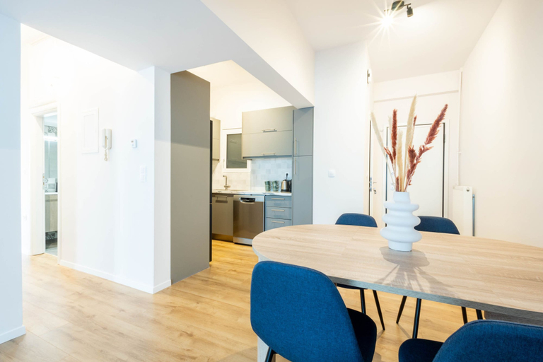 Room 5, Urban Comfort 2 Bdrm Next to Metro, Attica