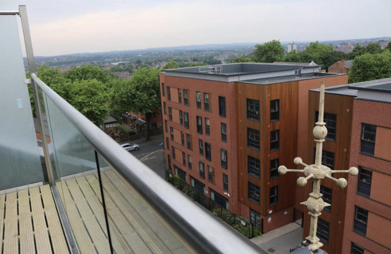 Property grounds 5, 1 Bed Flat - Sleeps 2 - Parking - Balcony - Wifi, Nottingham