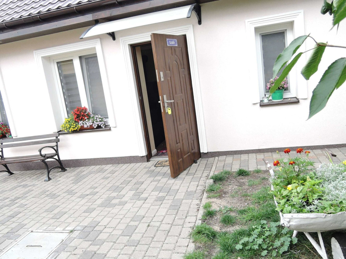 Others 4, Family House in Wapnica by Emerald Lake, Kamień