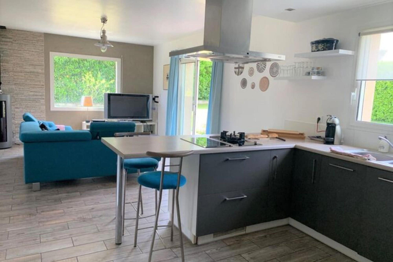 Private kitchen, Comfortable Holiday Home, Near Goelo Coast, Pordic, Côtes-d'Armor