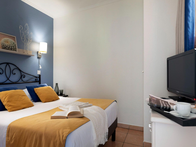 Room 5, Apartment With Seaview, Var