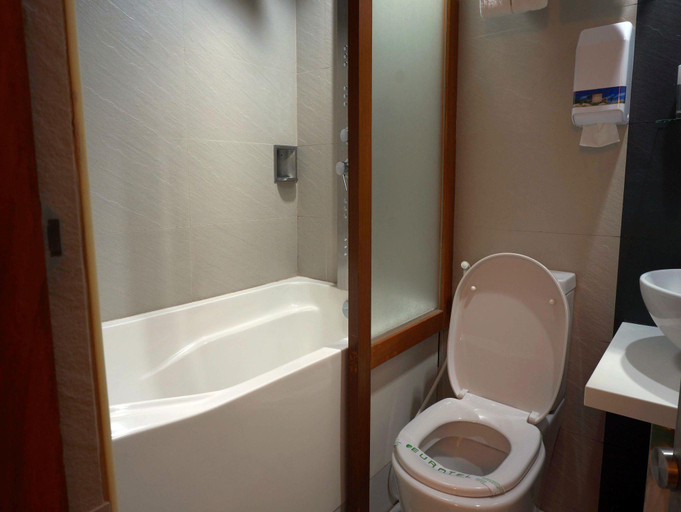 Bathroom 14
