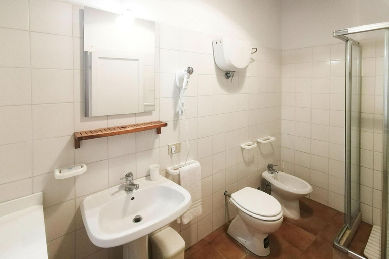 Bathroom 5, Charming House in Tuscany With Pool & Views, Siena