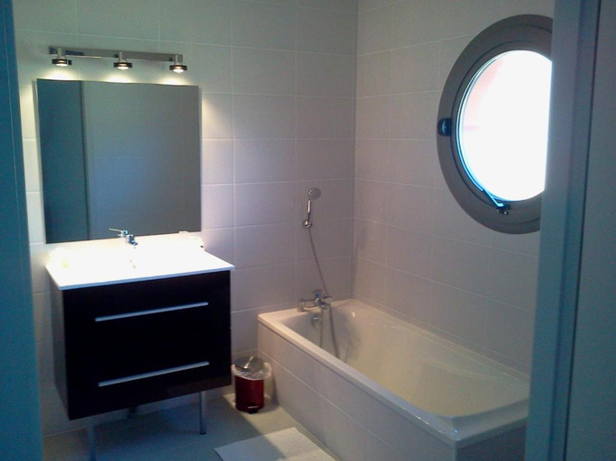 Bathroom 4, Hotel Le Relais D'auvergne, Puy-de-Dôme