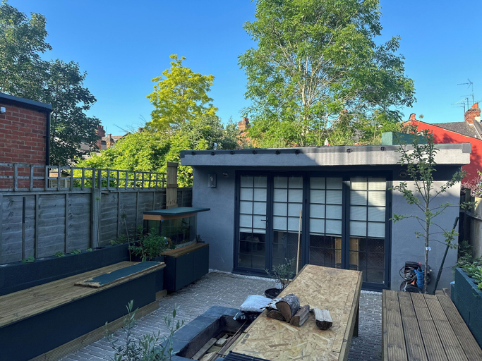 Exterior & Views 2, Stunning 1-bed Studio in London, London
