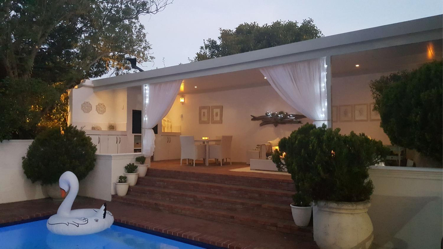 Others 5, Constantia Garden Suites, City of Cape Town
