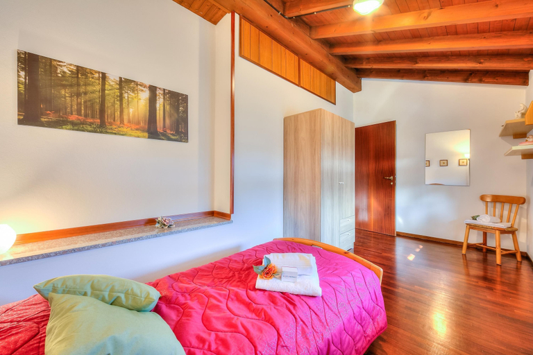 Others 4, Cedar House Villa Few Minutes From Lake, Varese