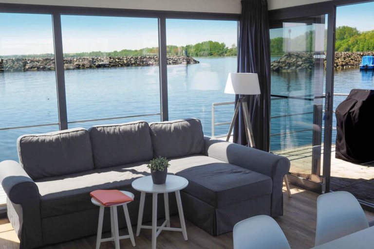 Living room 4, Hausboot im Hafen von Boltenhagen, Nordwestmecklenburg