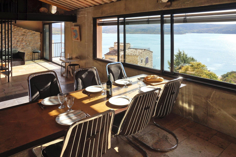 Dining 3, Scenic Village Home With Lake Panorama, Alpes-de-Haute-Provence