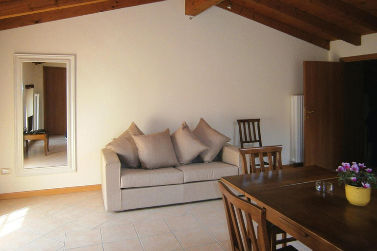 Dining 4, Apartment in Lazise With Parking Space, Verona