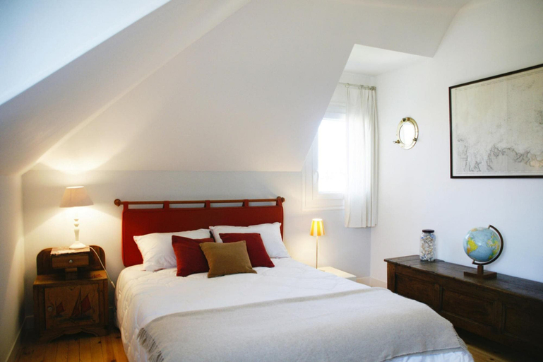Room 5, Holiday Home Near Village Centre and Beach, Finistère