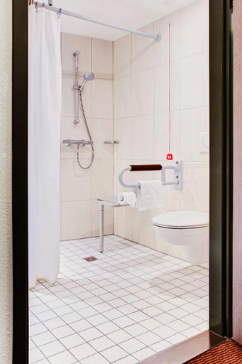 Bathroom 16