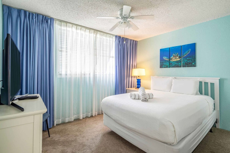 Room 4, Tortuga Suite Sparkling Pool Hot Tub, Monroe