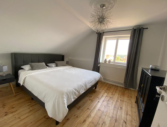 Room 2, 3 Bed Cottage - Sleeps 6 - Parking - Wifi, Neumarkt in der Oberpfalz