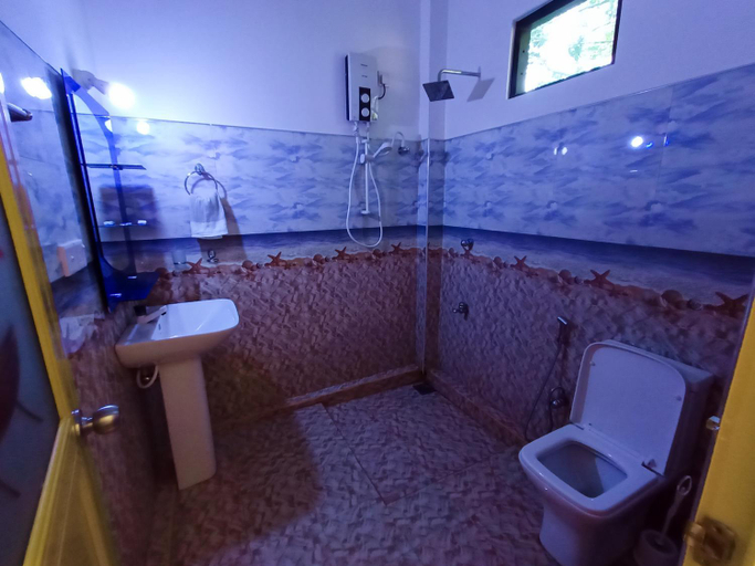 Bathroom 3, Sigiri Tarushan Home Stay, Dambulla