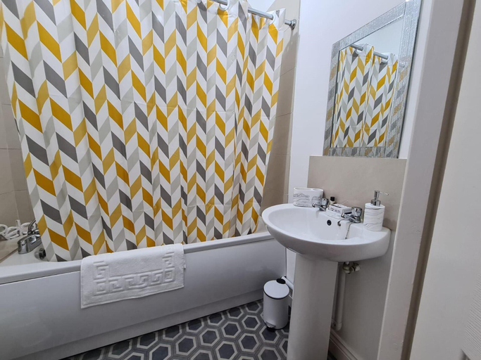 Bathroom, Impeccable 1-bed Apartment in Stockton-on-tees, Stockton-on-Tees