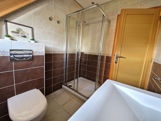 Bathroom 3, Semi-detached House, Penestin, Morbihan