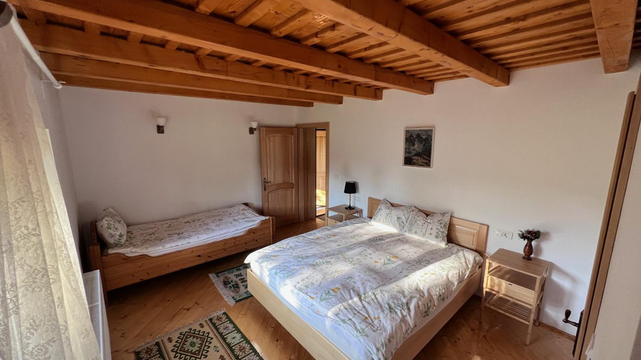 Bedroom 2, Complexul Turistic Casutele din gradina: Casuta cu Stuf, Marga