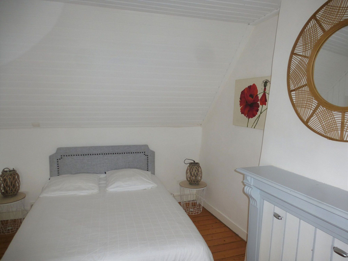 Room 2, Charming Sea View Stay, 50m Close, Finistère